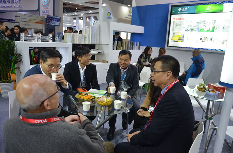 公司領(lǐng)導洽談業(yè)務合作